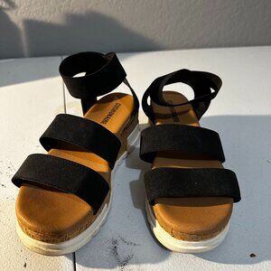 Cushionnaire Platform Sandals, 7 WIDE
